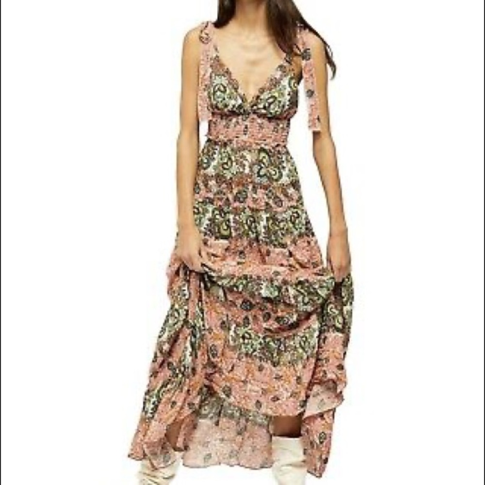 Free People maxi dress, super flattering! Worn once. Size L.